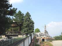 Scorcio con pagoda e minareto
